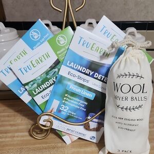 4 PAKS TRUEARTH laundry Detergent & 3 Dryer Balls